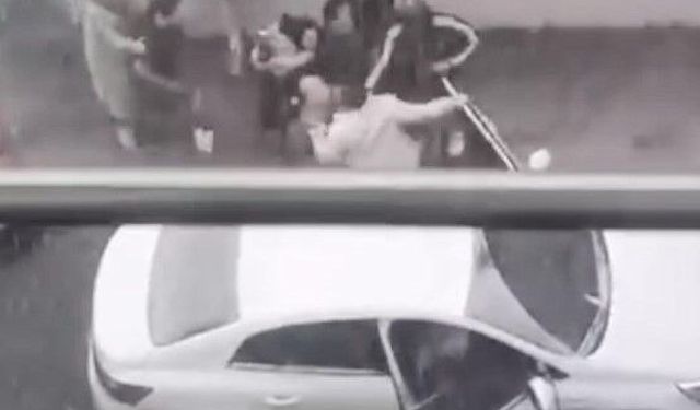 Beylikdüzü'nde trafikte çıkan kavgayı kucağındaki çocukla ayırmaya çalıştı