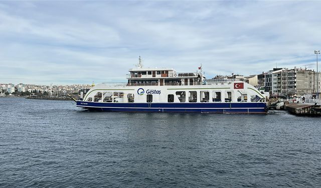 Bozcaada ve Gökçeada'da feribot seferlerine fırtına engeli