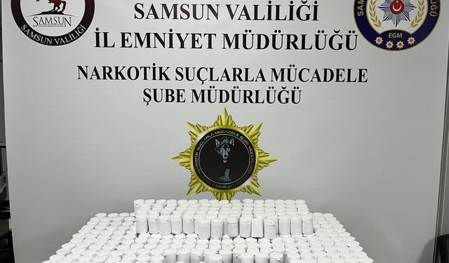 Evlerinde 18 bin 900 sentetik hap ele geçirilen 2 şüpheliye gözaltı