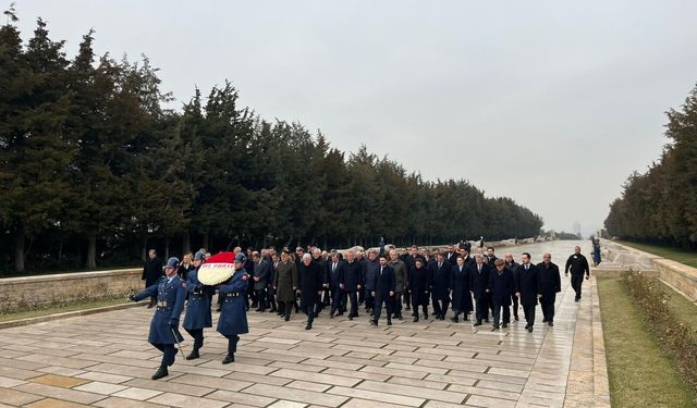 İYİ Parti'den, Anıtkabir'e ziyaret