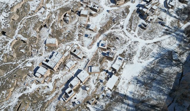 Kapadokya'nın giriş kapısı Soğanlı'da kar yağışı sonrası seyirlik manzaralar oluştu