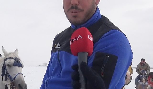 Karlı arazide yem bulamayan yaban hayvanları için atlı seferberlik