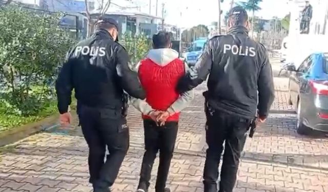 Üvey annesini öldüren firari, yakalanıp, teslim edildiği cezaevinde yaşamına son verdi