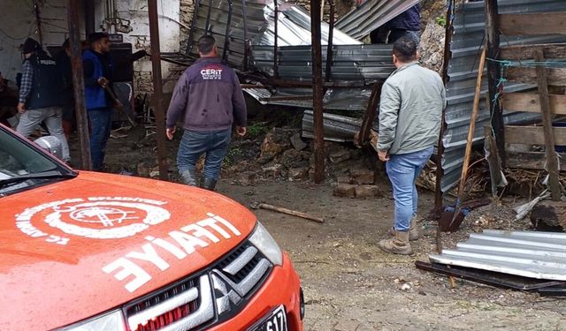 Aydın'da sağanak nedeniyle istinat duvarı çöktü; altında kalan 4 koyun öldü