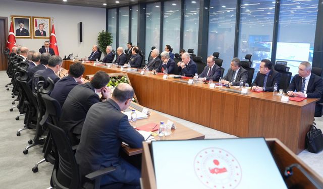 Bakan Çiftçi, birim amirleriyle bir araya geldi