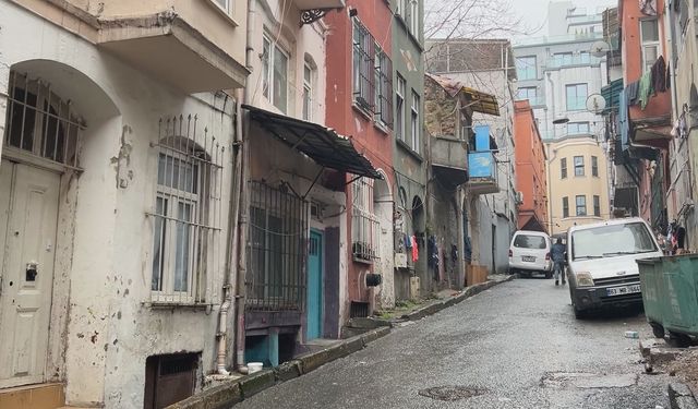 Beyoğlu'nda 6 aylık bebek öldü; anne ve bakıcı tutuklandı