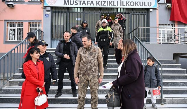 Emniyet müdürü, şehit çocuğunu okula bıraktı