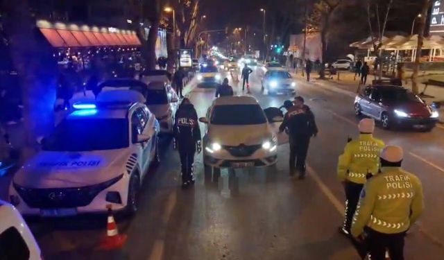 Kadıköy'de trafik denetimi bin 741 araç kontrol edildi, 606 bin lira ceza yazıldı