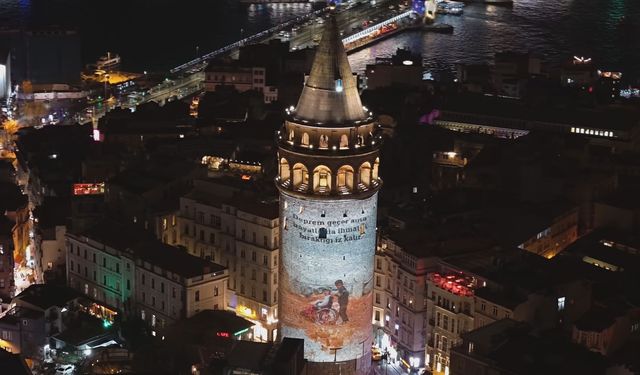 Kahramanmaraş depreminin yıl dönümü nedeniyle Galata Kulesi'ne video yansıtıldı