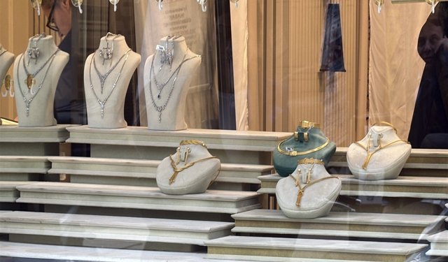 Kuyumcu dükkanından 1,5 kilo altın çalan 6 şüpheliden 4'ü tutuklandı