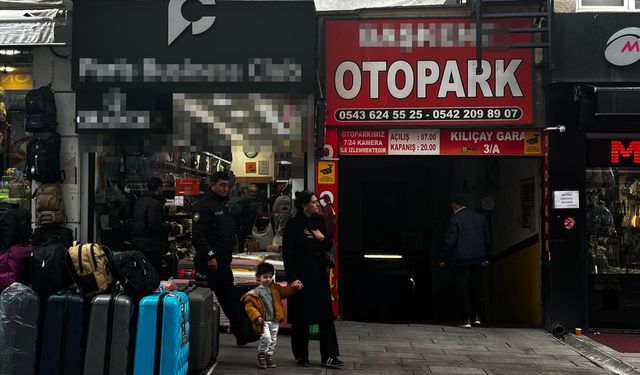 Otopark çalışanı, esnaf ile oğlunu tabanca ile yaraladı