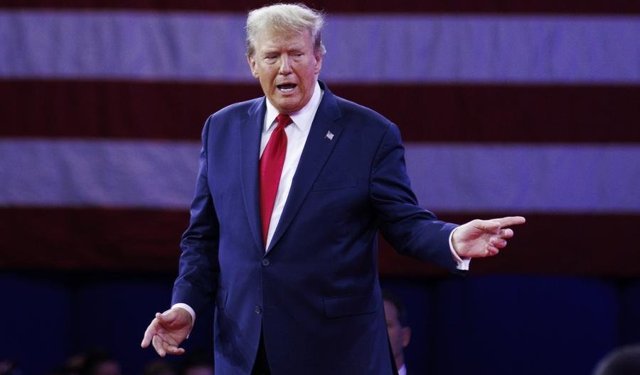 Trump seçimlerde seçmen kimliği ile vatandaşlık belgesinin sunulmasını istedi