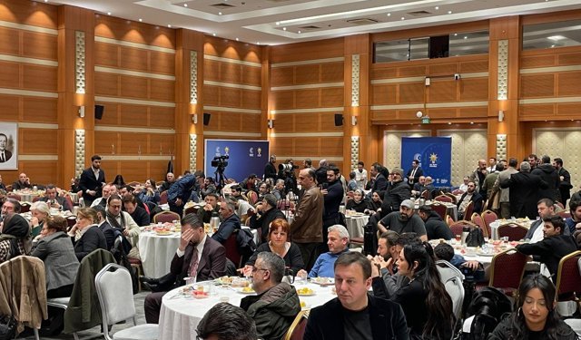AK Parti İstanbul İl Başkanlığı'nda basın mensuplarıyla sahur programı düzenlendi