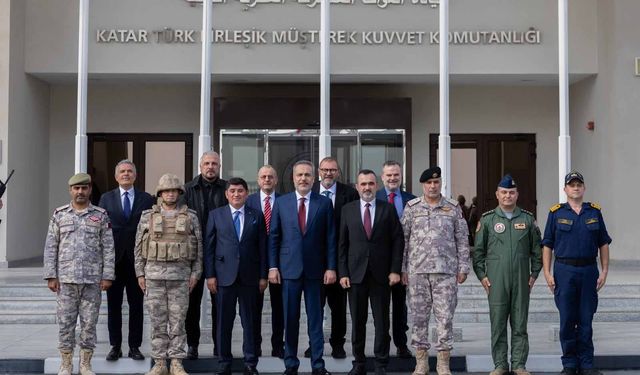 Bakan Fidan, Katar-Türk Birleşik Müşterek Kuvvet Komutanlığı Karargahı'nı ziyaret etti