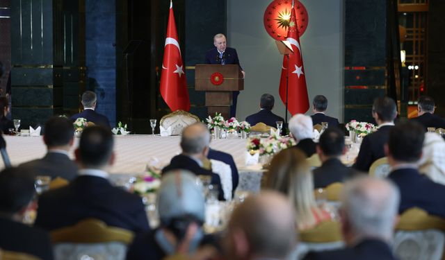 Cumhurbaşkanı Erdoğan Hakikat savaşı verdiğimiz bu dönemde, medya kuruluşlarımızın daha etkili olmasını bekliyoruz