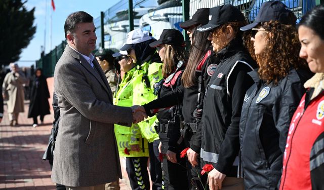 Edirne'de kadın polisler, şehit meslektaşlarını 8 Mart nedeniyle kabri başında andı