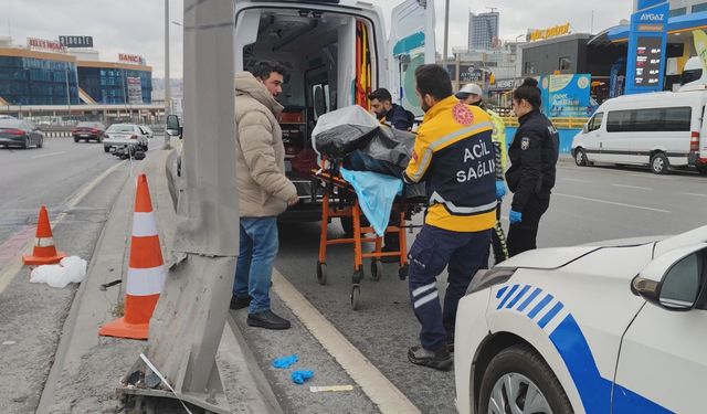 Esenyurt'ta kayganlaşan yolda düşen motosikletli öldü