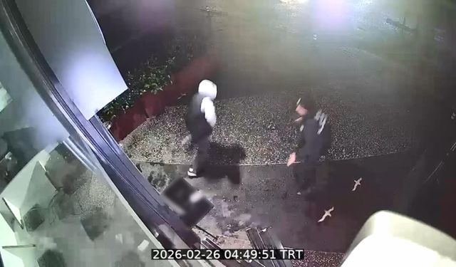 Göktürk'te 2 dakikada 18 milyon liralık soygun kamerada: Güvenlik görevlisi engel olmaya çalıştı