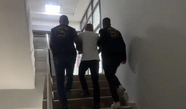 Jandarma peşini bırakmadı, kuyumcu dükkanına giren hırsız yakalandı