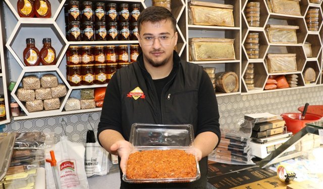 Kayseri'de ramazanın vazgeçilmezi sucuk içi, iftar sofralarını süslüyor