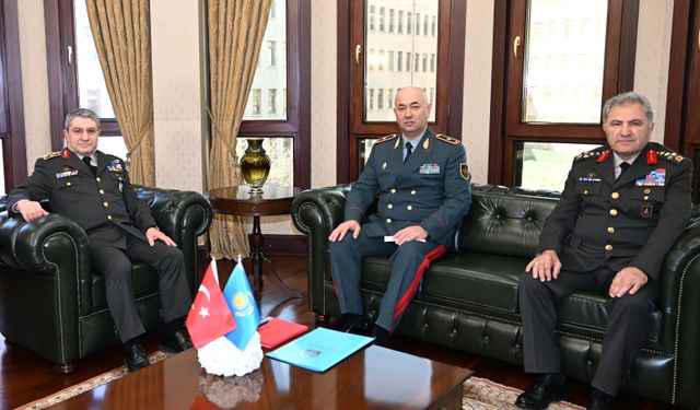 Orgeneral Bayraktaroğlu, Kazakistan Kara Kuvvetleri Komutanını kabul etti