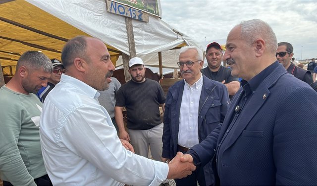 1 tonluk kurbanlık boğa 'Şampiyon', 420 bin TL'den satışa çıkarıldı