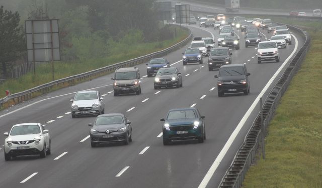 Anadolu Otoyolu'nun Bolu geçişinde bayram trafiği