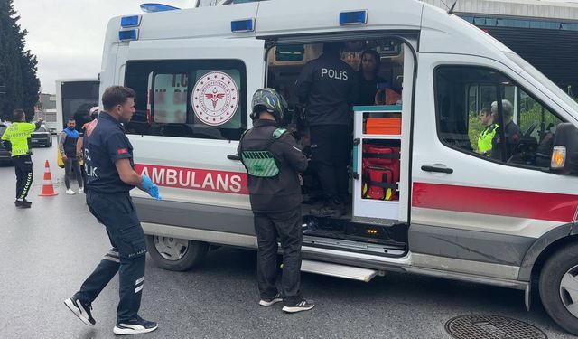 Avcılar'da İETT otobüsüne çarpan motokurye yaralandı
