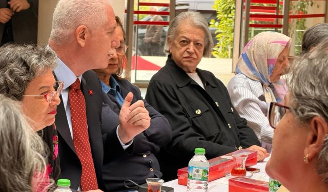 Bakan Göktaş'tan huzurevi sakinlerine anneler günü ziyareti