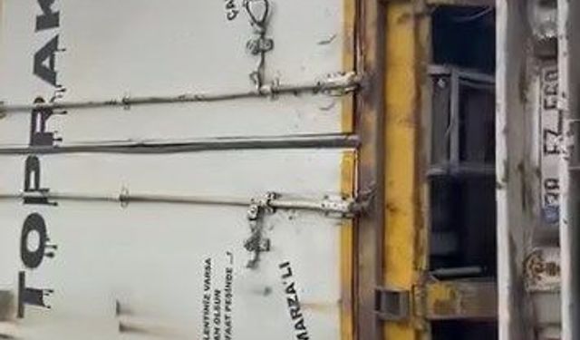 Başakşehir'de TIR iki aracın üzerine devrildi; otomobil sürücüsü yaralandı -1