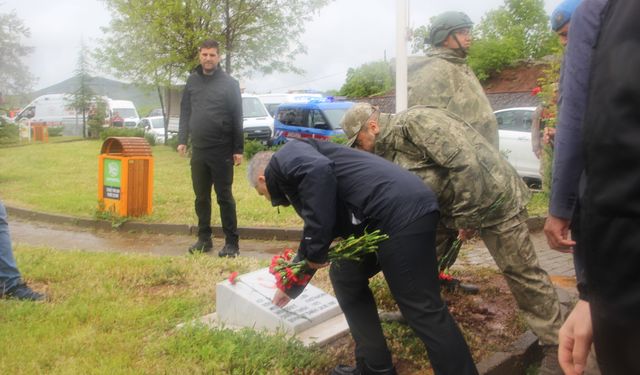 Bingöl'de 33 yıl önce şehit edilen 33 asker törenle anıldı