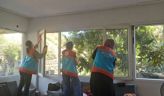 Hatay'da selin ardından temizlik ve hasar tespit çalışması