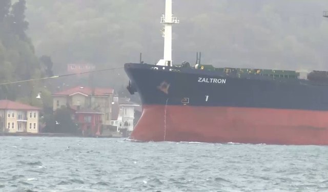 İstanbul Boğazı'nda gemi arızası; trafik çift yönlü askıya alındı
