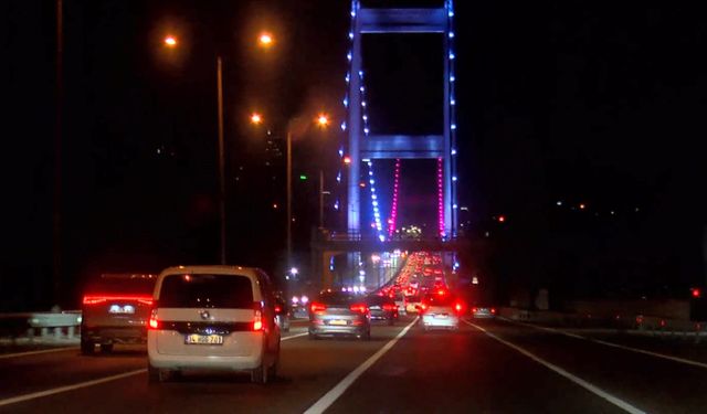 İstanbul'da bayram dönüşü köprülerde trafik yoğunluğu