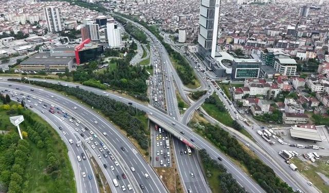İstanbul'da bayram trafiği havadan görüntülendi