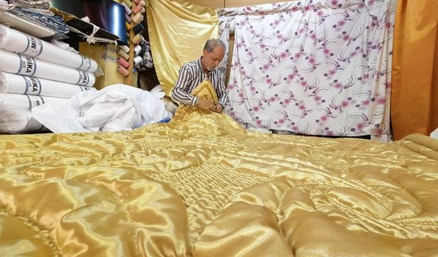 Kraliçe 2'nci Elizabeth için de yorgan diken 60 yıllık 'yorgancı' zamana direniyor