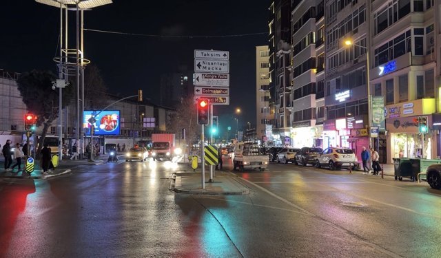 Şişli'de kazada üzerine trafik ışığı devrilen Mısırlı turist hayatını kaybetti