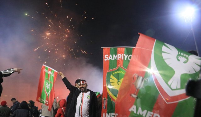 Süper Lig'e yükselen Amed Sportif Faaliyetler, Diyarbakır'da coşkuyla karşılandı