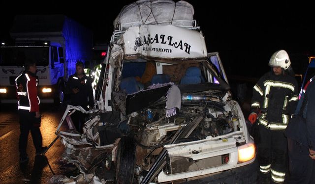 Tarım işçilerini taşıyan minibüsün karıştığı kazada 9 kişi taburcu oldu