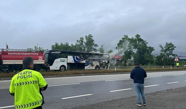 Yolcu otobüsü alev alev yandı