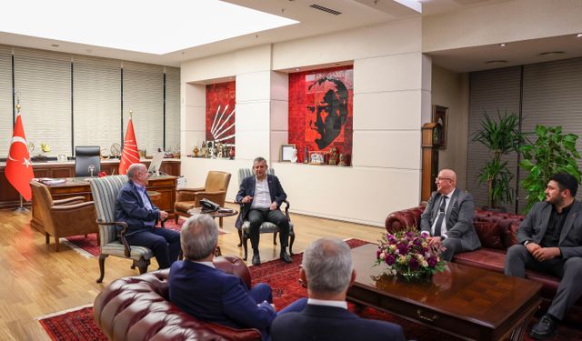 Zafer Partisi Genel Başkanı Özdağ, CHP Genel Merkezi'nde Özgür Özel ile bir araya geldi