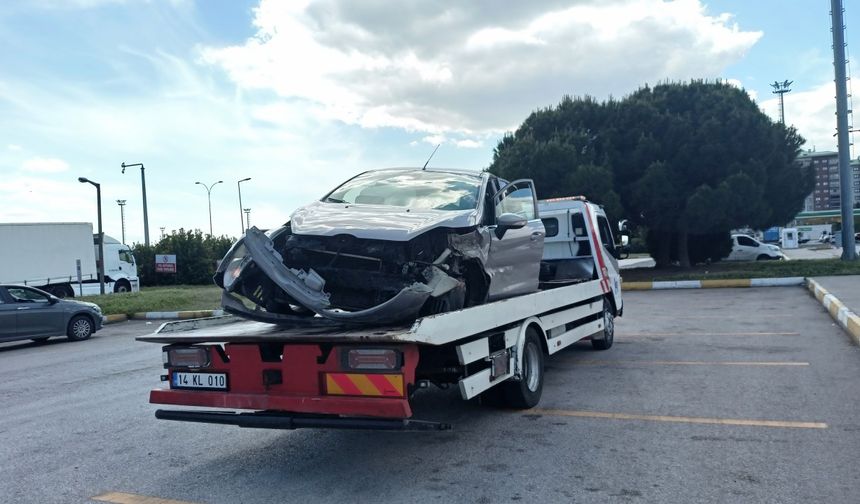TEM Otoyolu’nda maddi hasarlı trafik kazası