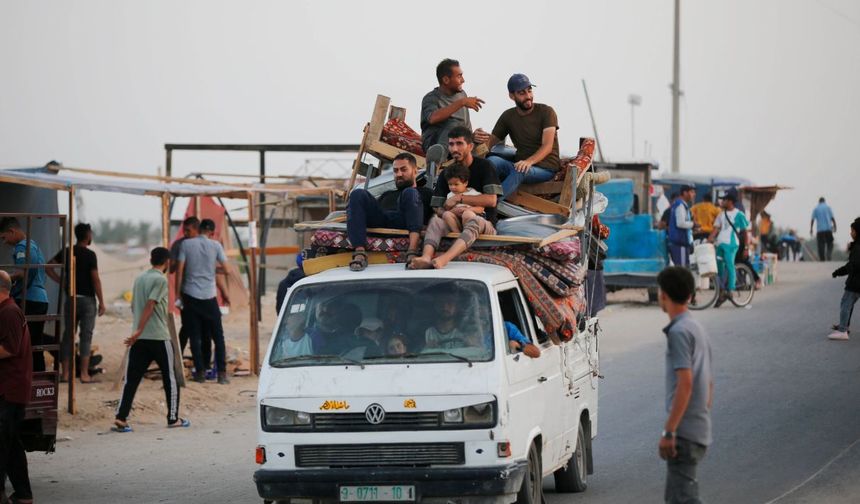 UNRWA: Bir haftada Refah’tan 300 bin kişi ayrıldı