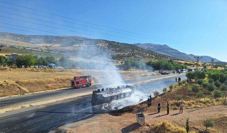 Adıyaman'da, devrilen tanker alev alev yandı