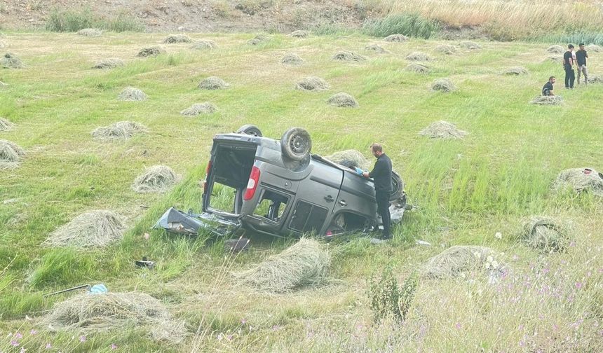 Hakkari'de otomobil takla attı: 2 ölü, 3 yaralı