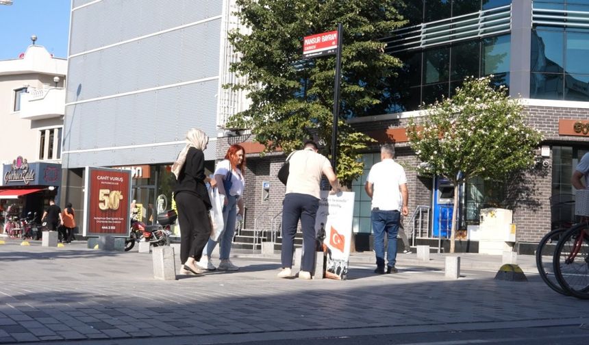 Atatürklü, Türk bayraklı devrilmiş portreye duyarsız kalınmadı