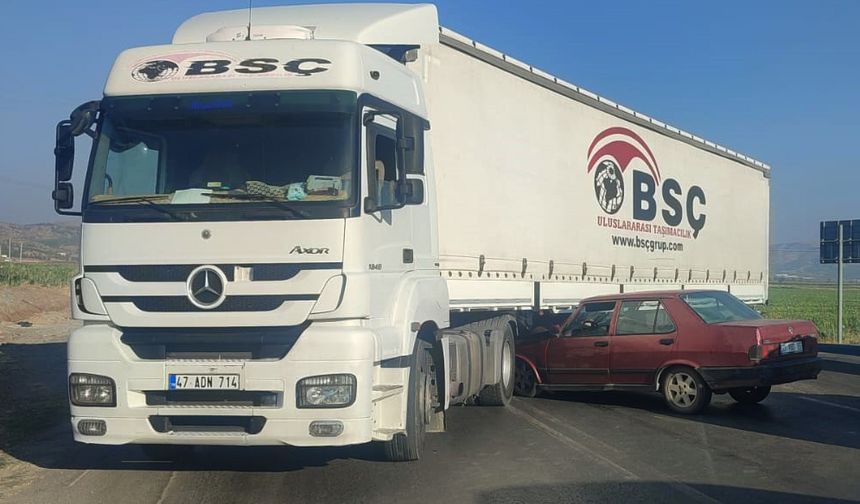 Gaziantep'te TIR'a çarpan otomobildeki 4 kişi yaralandı