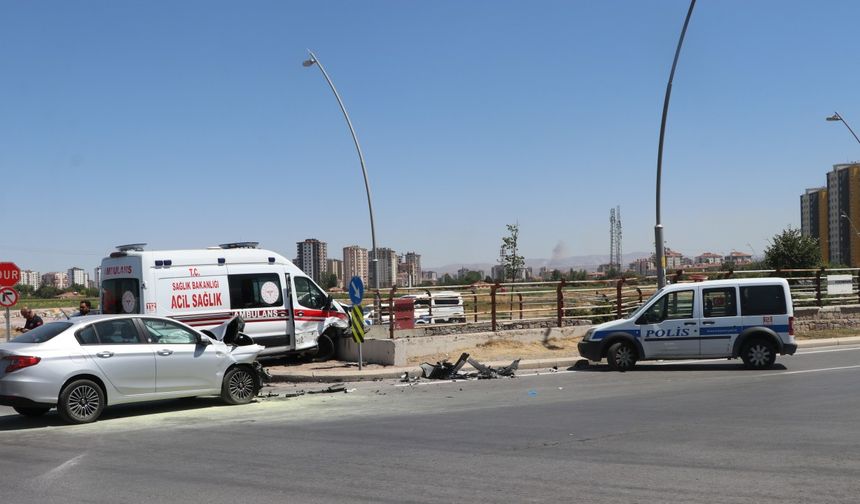 Kayseri'de ambulans ile otomobil çarpıştı: 6 yaralı