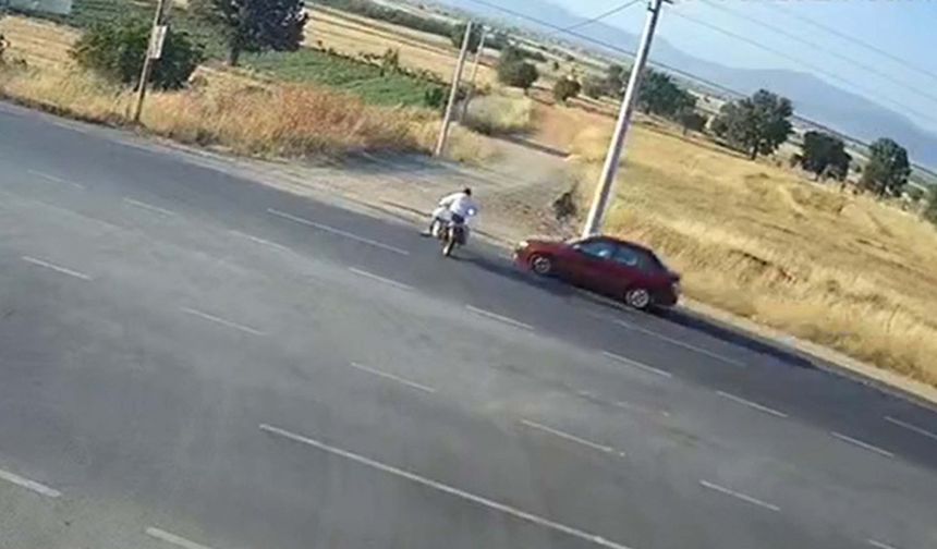 Tavas ilçesinde otomobil ile motosiklet çarpıştı: 4 yaralı