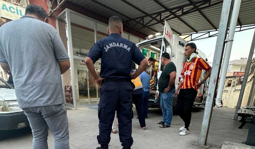 Adana'daki trafik kazasında öğrenci servisi devrildi